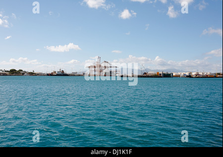 HONOLULU, HAWAII, 3 novembre, 2013. Un ampio angolo di vista del Porto di Honolulu e Oahu, Hawaii. Foto Stock