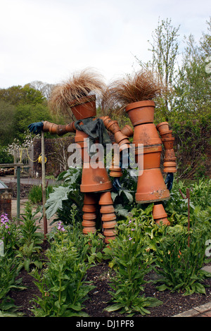 FLOWERPOT SCARECROWS A RHS ROSEMOOR. DEVON REGNO UNITO. Foto Stock