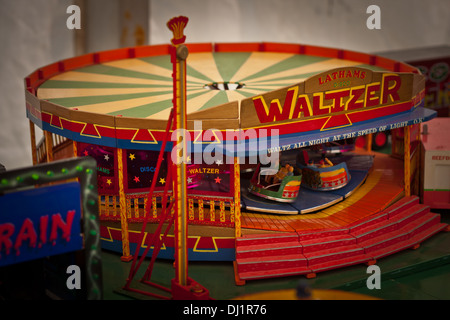 Circo in miniatura, Carnival giostre costruiti a mano e visto presso il locale mostra evento. Foto Stock