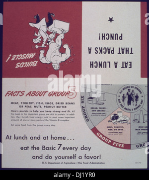 Questo poster propagandistico della seconda guerra mondiale incoraggia i cittadini a consumare pasti nutrienti per sostenere la loro energia e forza durante lo sforzo bellico, promuovendo una buona salute per la produttività in tempo di guerra. Foto Stock