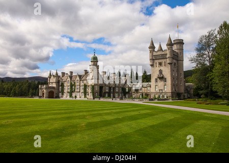 Il castello di Balmoral, sede estiva della famiglia reale britannica Foto Stock