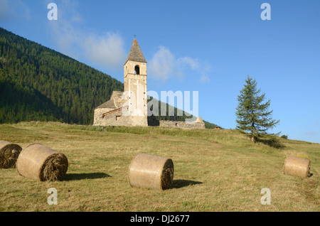 Cappella Chiesa o Eglise St-Pierre d'Extravache Bramans Haute Savoie Maurienne Francia Foto Stock