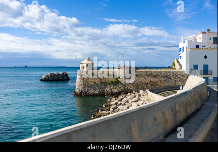 Isole Baleari, Elvissa (Ibiza), la vista della città vecchia dal porto Foto Stock