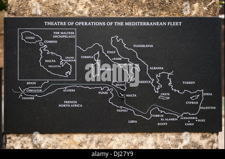 Città di Malta di placca GC data dal popolo maltese per l'assedio del 1940 - 1943 ha tenuto fuori da invasori fascista di alleati mappa guerra teatro Foto Stock