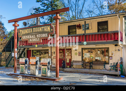 Thunder Mountain General Store su Cherohala Skyway appena a sud del Parco Nazionale di Great Smoky Mountains, North Carolina, STATI UNITI D'AMERICA Foto Stock