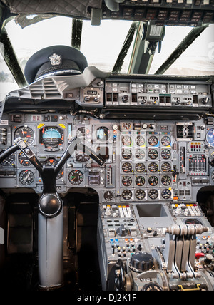 Dettaglio del cockpit di un Concorde, ormai fuori servizio. Foto Stock