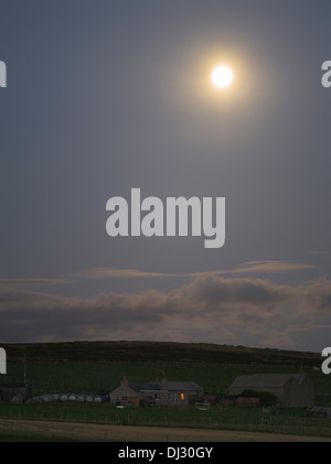 Dh ORPHIR ORKNEY fattoria moonlight scena luna piena luce scozia uk agriturismo Foto Stock