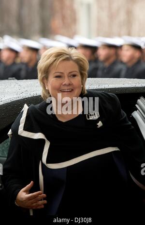 Berlino, Germania. Xx Nov, 2013. Il primo ministro di Norvegia Erna Solberg arriva presso la cancelleria federale a Berlino, Germania, 20 novembre 2013. Foto: SOEREN STACHE/dpa/Alamy Live News Foto Stock