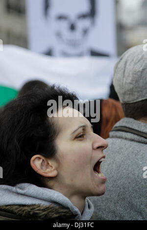 Sofia, Bulgaria, 20 novembre 2013. Il dimostratore gridando "dimettersi! Dimettersi!' durante il governo anti-rally di studenti universitari. (Credit: Johann Brandstatter / Alamy Live News) Foto Stock