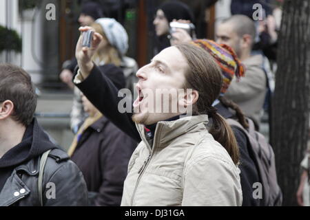 Sofia, Bulgaria, 20 novembre 2013. Protester gridando governo anti-slogan durante una seconda manifestazione di protesta degli studenti universitari. (Credit: Johann Brandstatter / Alamy Live News) Foto Stock