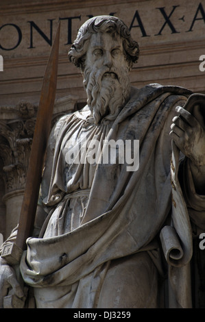 Paolo Apostolo (5-67 A.C). Statua. Piazza San Pietro. Città del Vaticano. Foto Stock