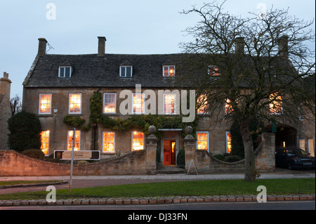 Haynes arte art gallery, Broadway, Cotswolds, Regno Unito al crepuscolo Foto Stock