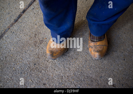 Zuecos o intasare nelle Asturie, Spagna. scarpa in legno zueco scarpe Foto Stock