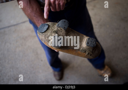 Zuecos o intasare nelle Asturie, Spagna. scarpa in legno zueco scarpe Foto Stock