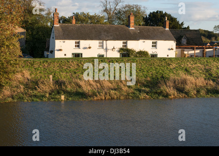 L'Anchor Pub Sutton Gault Cambridgeshire Regno Unito sul livello di Bedford e Great Ouse river Foto Stock