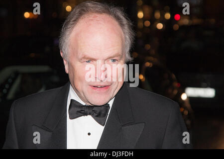 Londra, Regno Unito. Xx Novembre 2013. Clive Anderson arriva ad ospitare i bambini Sugarplum cena di beneficenza in corrispondenza di una zona di Mayfair di Londra. Credito: Paolo Davey/Alamy Live News Foto Stock