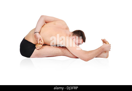 Uomo a praticare yoga in posizione Foto Stock