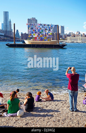 Nave di tolleranza a vela in Brooklyn Foto Stock