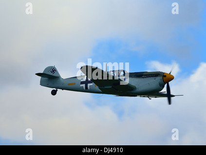 Messerschmitt Bf-109 Luftwaffe WW2 aereo da combattimento utilizzato nella realizzazione del film 'Battaglia di Gran Bretagna' battenti a Duxford REGNO UNITO Foto Stock