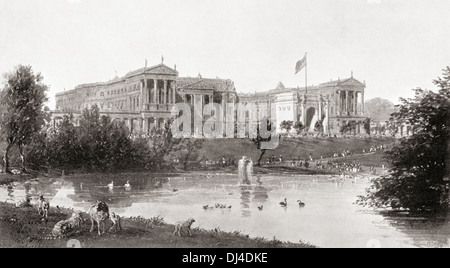 Vista di Buckingham Palace da St James Park con il Marble Arch davanti sormontato dal royal standard. Foto Stock