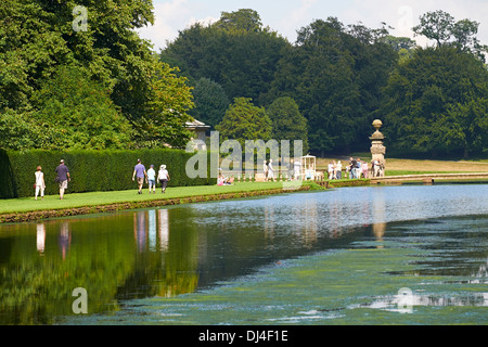 Motivi del monastero cistercense Fountains Abbey North Yorkshire, Inghilterra. Foto Stock