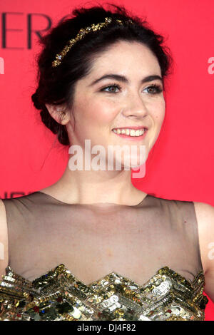 Isabelle Fuhrman bei der Filmpremiere von "la fame di giochi: Incendio / Die Tribute von Panem - Incendio' im Nokia Theater. Los Angeles, 18.11.2013 Foto Stock