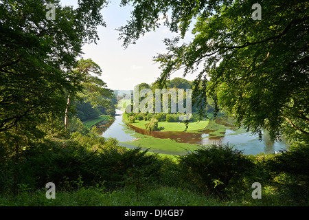 I giardini del monastero cistercense Fountains Abbey North Yorkshire, Inghilterra. Foto Stock