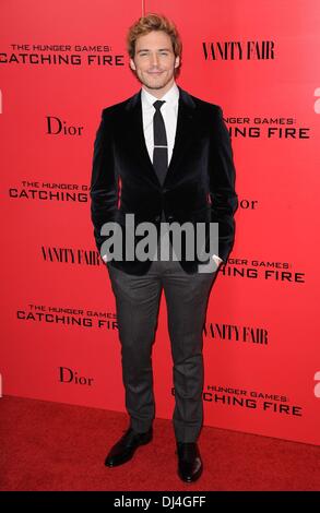 Sam Claflin presso gli arrivi per la fame di giochi: incendio Premiere, AMC Lincoln Square, New York, NY Novembre 20, 2013. Foto di: Kristin Callahan/Everett Collection Foto Stock