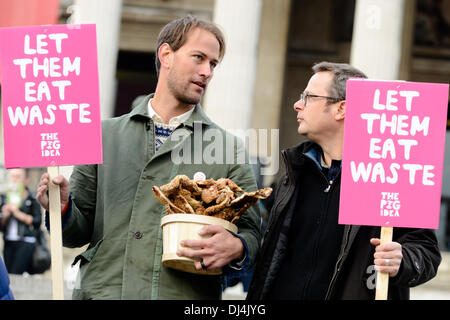 Lo Chef Hugh Fearnley-Whittingstall, Tristram Stuart all'idea di maiale festa a Trafalgar Square Foto Stock