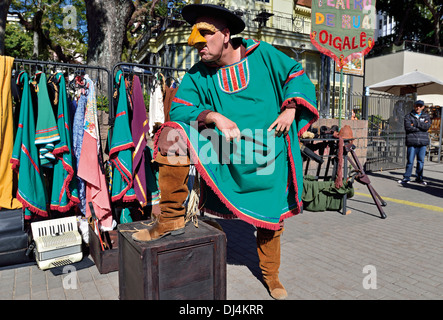 Il Brasile, Rio Grande do Sul: attore nella scena della schiavitù storico pezzo di teatro di strada 'Oigalê' in Porto Alegre Foto Stock