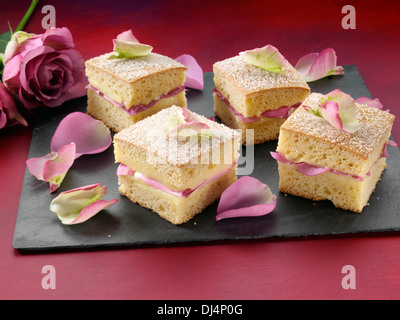 Di petali di rose sandwich di tè Foto Stock