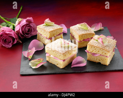 Di petali di rose sandwich di tè Foto Stock