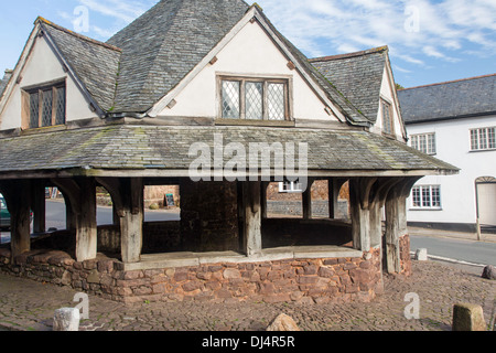 La pianta ottagonale del filato nel mercato Dunster un grado che ho elencato la costruzione e pianificata antico monumento, Somerset, Inghilterra, Regno Unito Foto Stock