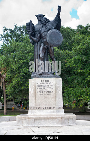 Accampati difensori della statua di Charleston a Battery Park e il punto di bianco Gardens Foto Stock