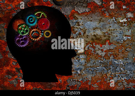Rusty colorato ingranaggi di metallo sulla testa umana Silhouette Grunge sfondo Texture Foto Stock