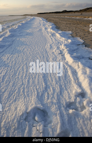 Congelati surf sulla spiaggia Hornum Foto Stock