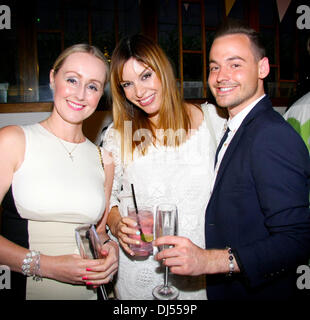 Sarah Ruddock e Catalina Guirado l annata Cosmetic Company compleanno e launch party presso il Sanctum Soho Hotel Londra Inghilterra - 30.05.12 Foto Stock