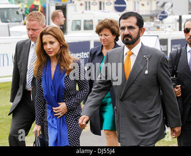 HRH Sheikh Mohammed Bin Rashid Al Maktoum e HRH Principessa Haya Bint Al Hussein Epsom Derby Festival presso la Epsom Racecourse - Oaks giorno Surrey, Inghilterra - 01.05.12 Foto Stock