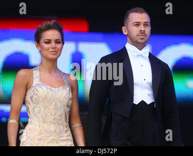 Artem Chigvintsev e Kara Tointon Giubileo Family Festival a Hyde Park di Londra, Inghilterra - 02.06.12 Foto Stock