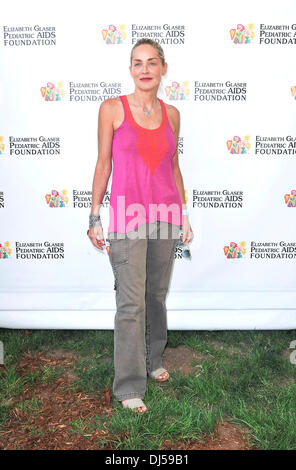 Sharon Stone, arriva a Elizabeth Glaser pediatrico AIDS Foundation il XXIII Incontro annuale "Un tempo per gli eroi' celebrity picnic al Wadsworth Theatre. Los Angeles, California - 03.06.12 Foto Stock