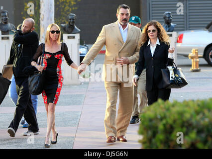 Tom Selleck e moglie Jillie Mack Screening e panel di discussione di CBS di 'Blue di prodotti ematici' a Leonard H. Goldenson Theatre - Gli arrivi di Los Angeles, California - 05.06.12 Foto Stock