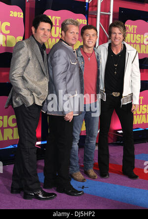 Rascal Flatts, Scotty McCreery 2012 CMT Music Awards alla Bridgestone Arena. Nashville, Tennessee - 06.06.12 Foto Stock