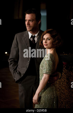 Ken Duken, Josefine Preuss a photocall per il tedesco ZDF TV film 'Dcome Adlon. Ein Hotel. Zwei Familien. Drei Schicksale.' a Rheinterrassen. Duesseldorf, Germania - 19.07.2012 Foto Stock