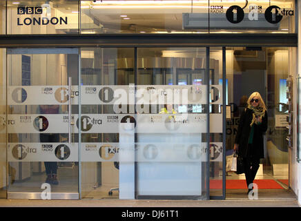 Londra, UK, 22 novembre 2013. Fearne Cotton visto alla BBC radio one studio, BBC Broadcasting House © Simon Matthews/Alamy Li Foto Stock