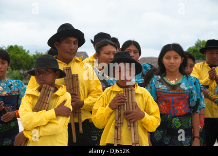 La Kuna indiani al largo delle coste del Panama Foto Stock