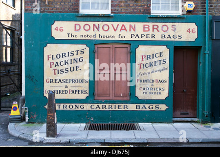 Facciata di Donovan Bros sacchetto di carta Shop, Crispin Street, Tower Hamlets, LONDRA, REGNO UNITO, E1. Foto Stock