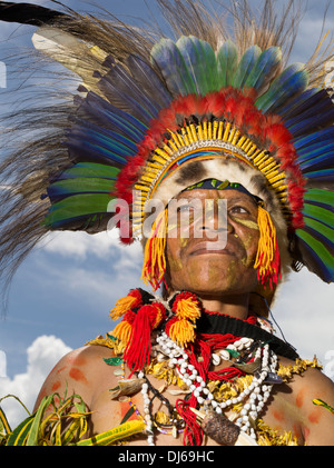 Yapa retro pagina Gruppo Singsing, Jiwaka Provincia - Goroka Show, Papua Nuova Guinea Foto Stock