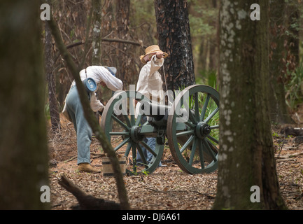 I soldati USA ricreando la seconda guerra Seminole durante il nativo americano al Festival stato Oleno Park in North Florida. Foto Stock