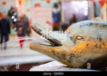 Una funzione di acqua in il Trafford Centre a Manchester, UK. Foto Stock