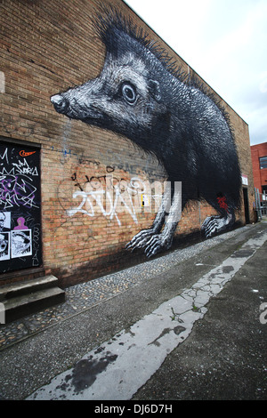 L'artista di strada roa gigante del riccio in shoreditch Foto Stock